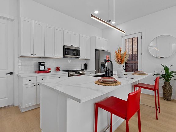 5th image of 4657 Phlox St #B