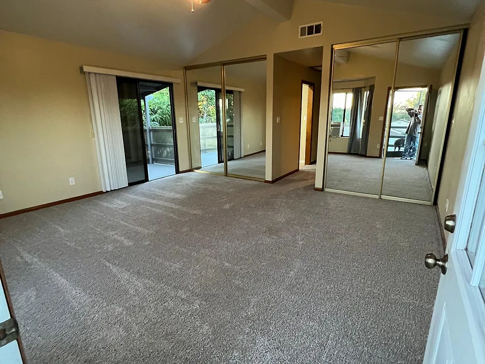 7125 Rosemary Ln