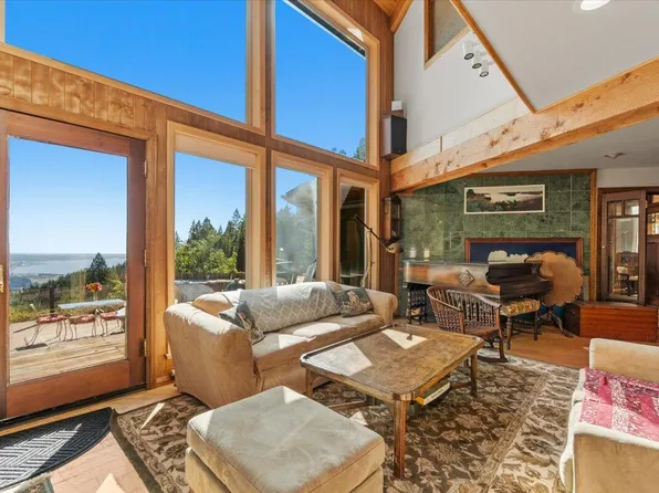 222 Simmons Ln, Arcata, CA 95521