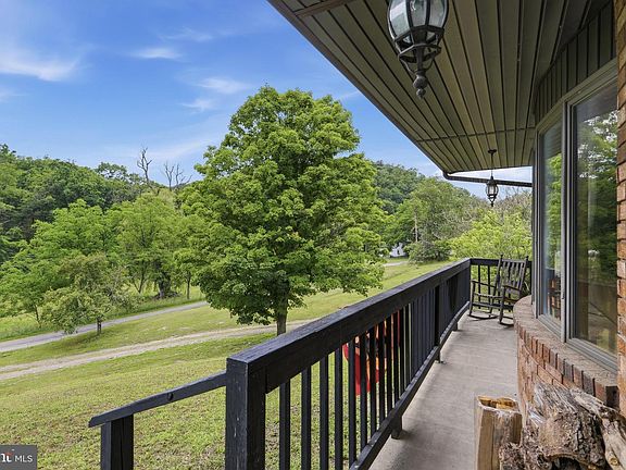4th image of 238 Landis Ln