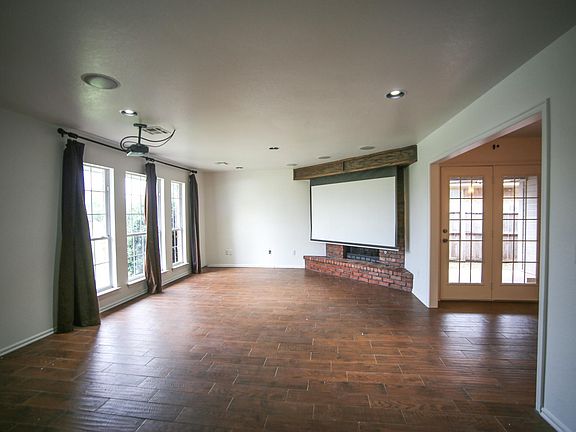 Living Room: Drop down projector screen. Built in speakers