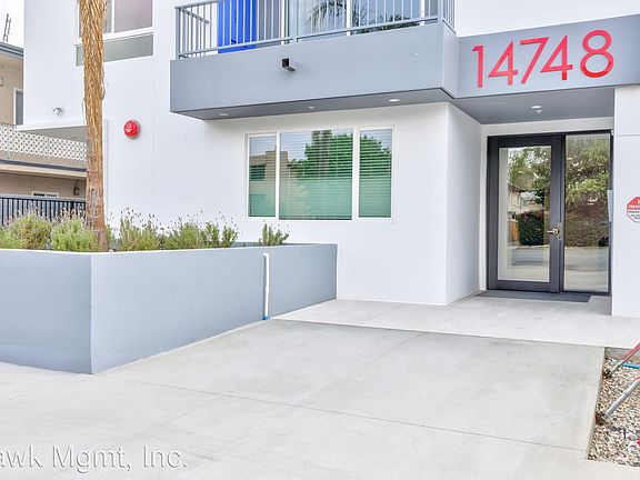 5th image of 14748 Victory Blvd #302