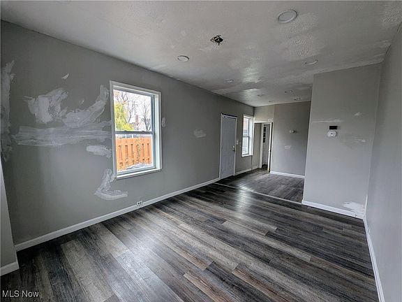 5th image of 1292 W 67th St