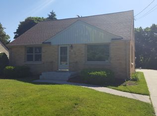27 N 12th St, Oostburg, WI 53070