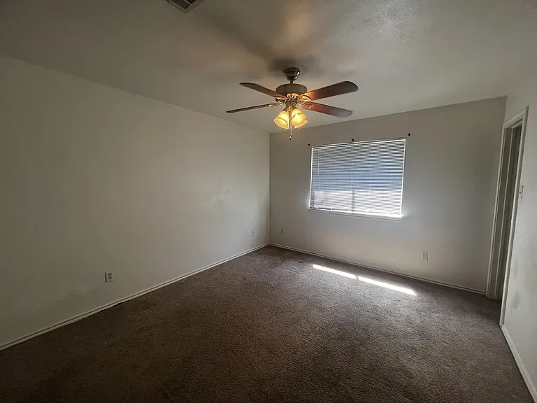 127 Cedargrove St — Photo 5