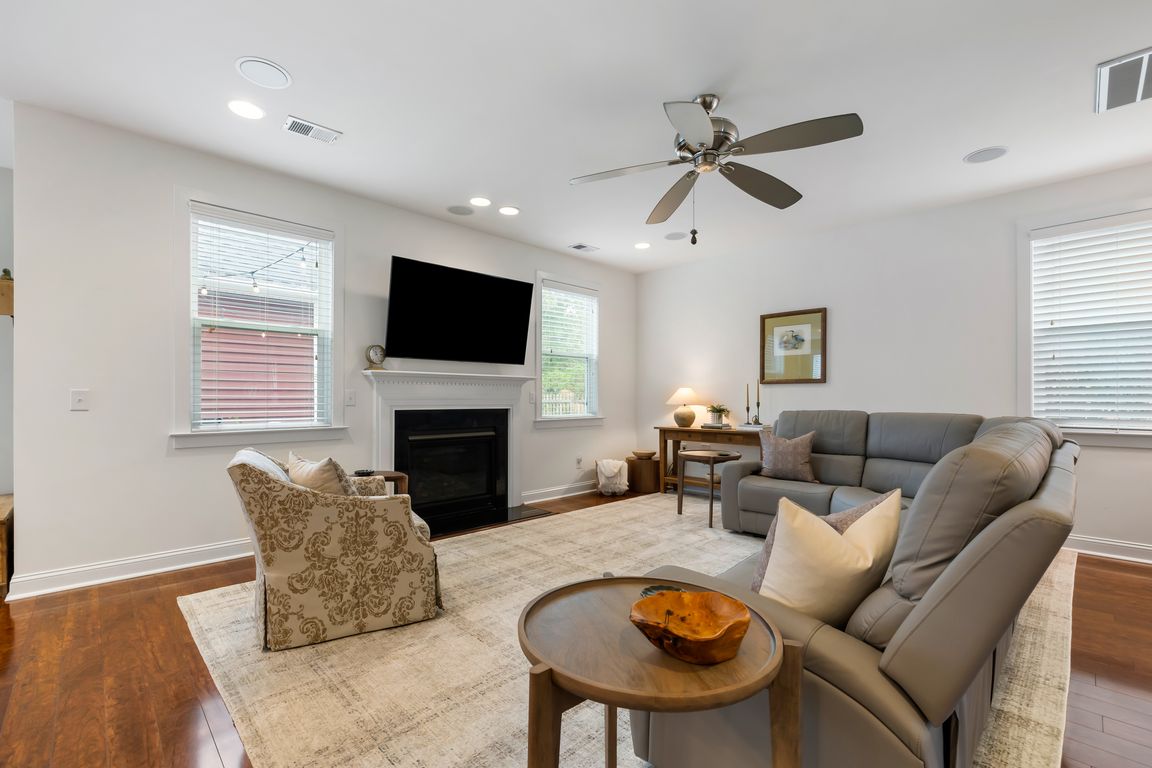 next background image