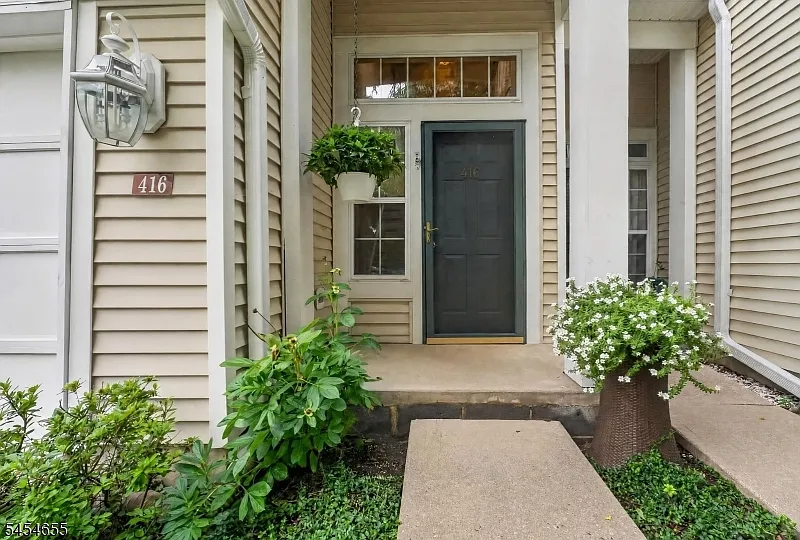 3 bed, 2.0 bath, $2,600 — Photo 2