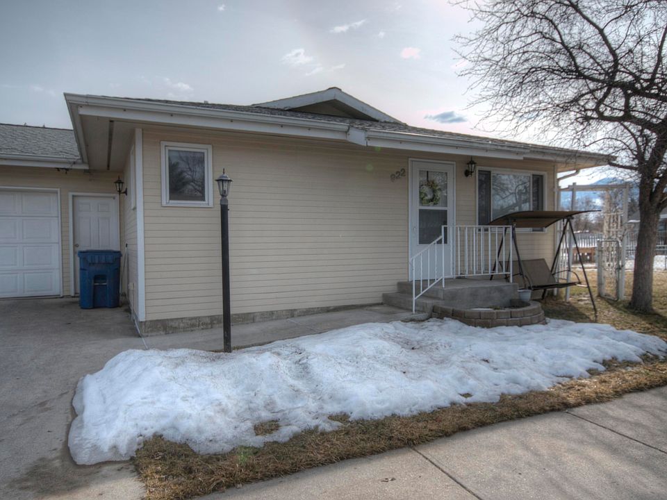 1st image of 922 Lynn Ln