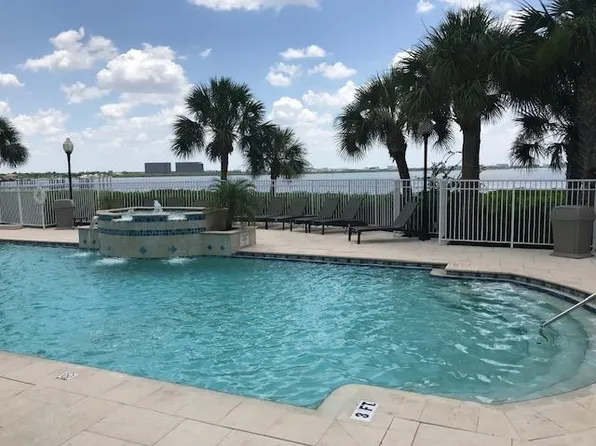 2305 Bay Club Cir, Tampa, FL 33607