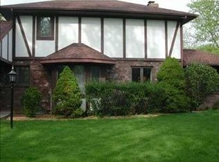 6240 Chaucer Ct, South Bend, IN 46614