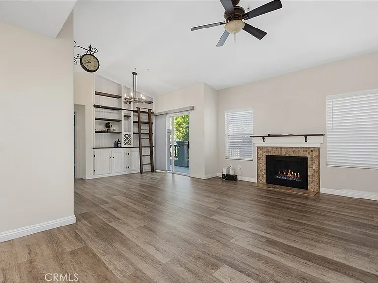 230 California Ct — Photo 6