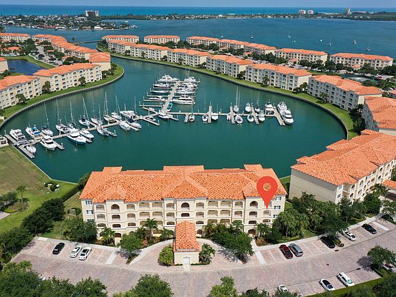 2nd image of 11 Harbour Isle Drive W #306