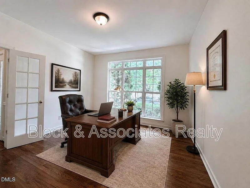 4 bed, 2.5 bath, 3312 sqft, $3,300 — Photo 3