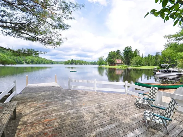 402 Sherwood Dr, Becket, MA 01223