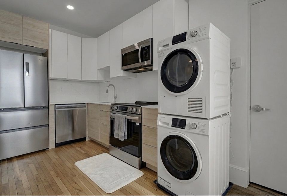 2nd image of 1086 Commonwealth Ave #205