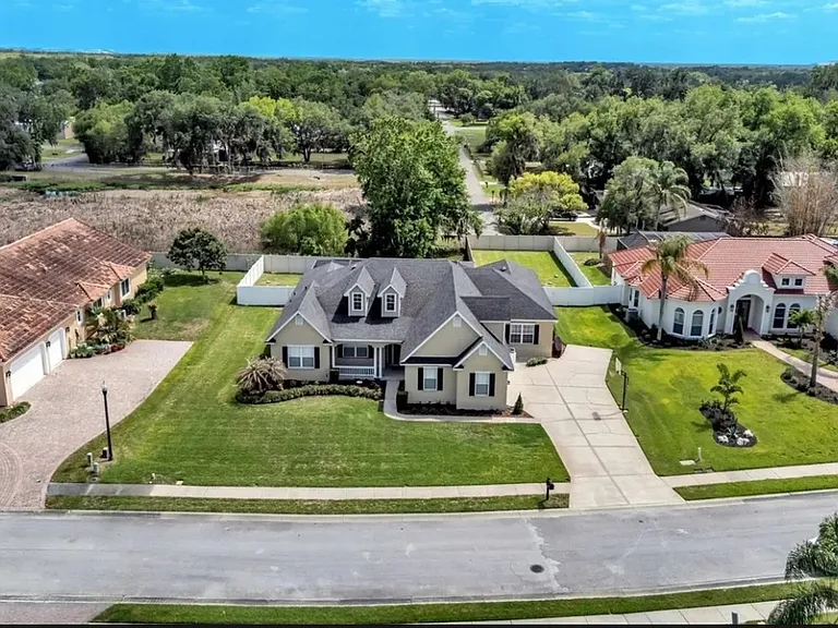 143 Shannon Oaks Dr — Photo 2