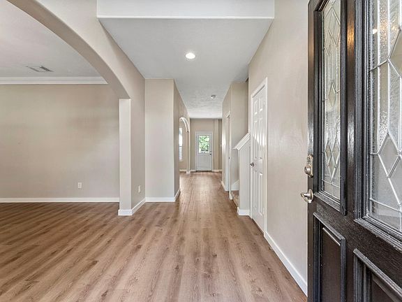 4th image of 10 Otter Lodge Pl