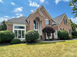 33 Blue Pine Cir, Penfield, NY 14526