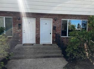 1031 NE Cowls St APT 4, McMinnville, OR 97128