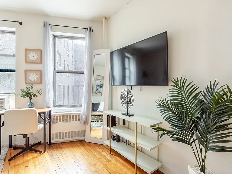 202 W 102nd St #3ER — Photo 5