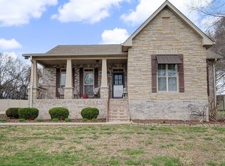 354 Bowling Branch Rd, Cottontown, TN 37048