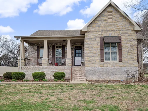 354 Bowling Branch Rd, Cottontown, TN 37048