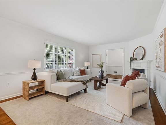5th image of 2608 Hawthorne Dr