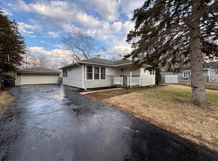 2106 Quail Ct, Rolling Meadows, IL 60008