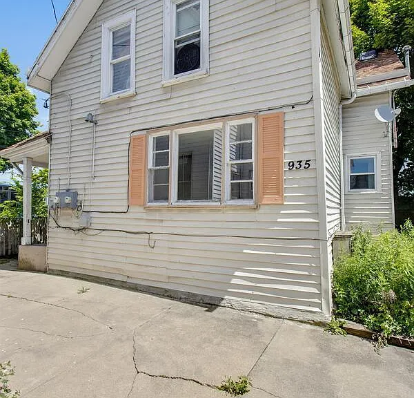 935 Niagara St #4 — Photo 1