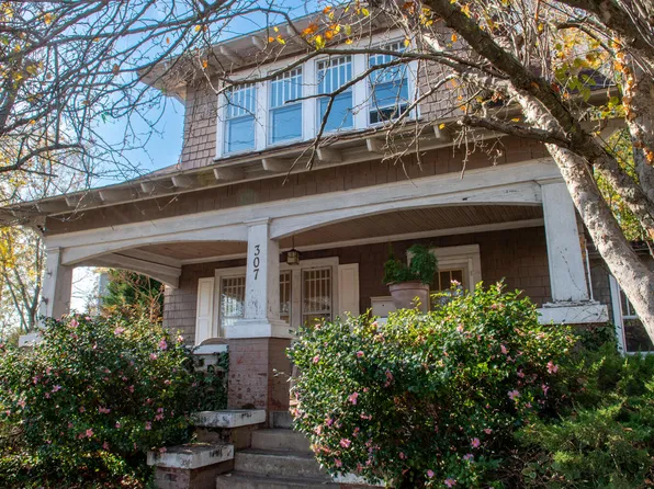 307 S Fisher St, Burlington, NC 27215