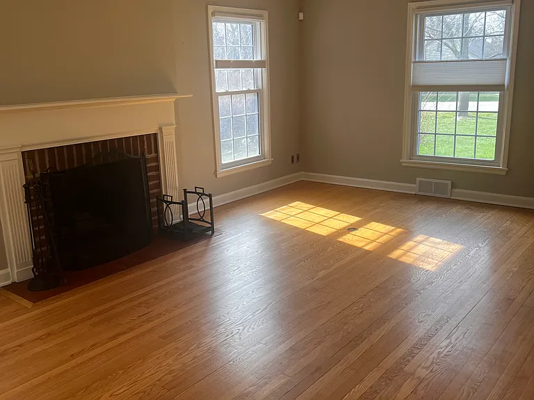312 E Willow Rd — Photo 6
