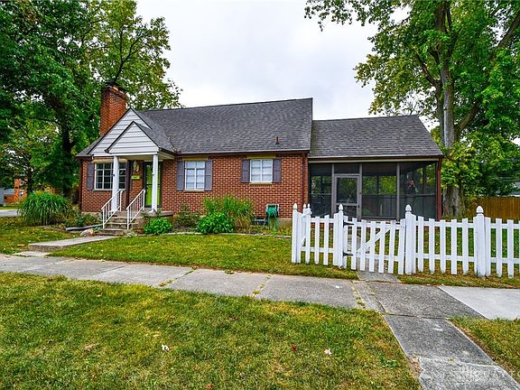3rd image of 454 Corona Ave