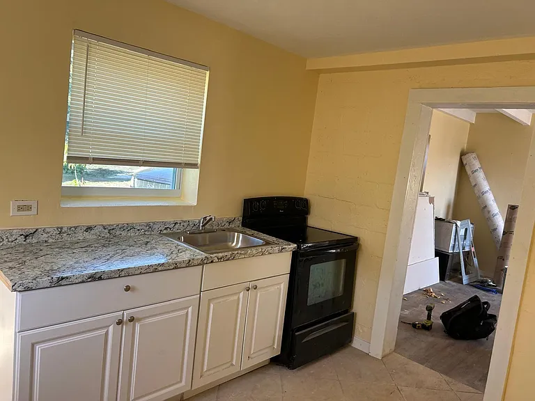 371 Banyan Ave — Photo 8