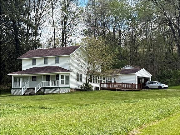 4th image of 1939 Mahoning Rd S