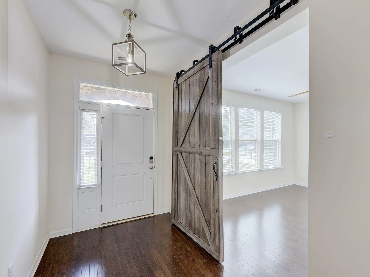 5 bed, 4126 sqft, $3,495 — Photo 4
