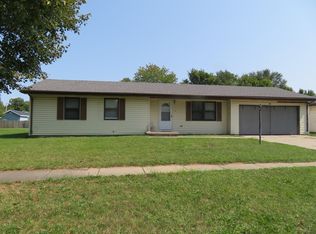 608 Phillips Dr, Champaign, IL 61820