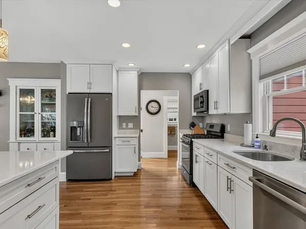 28 Twombley Ave, North Billerica, MA 01862