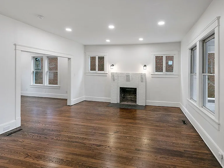 104 E Glenwood Ave — Photo 11