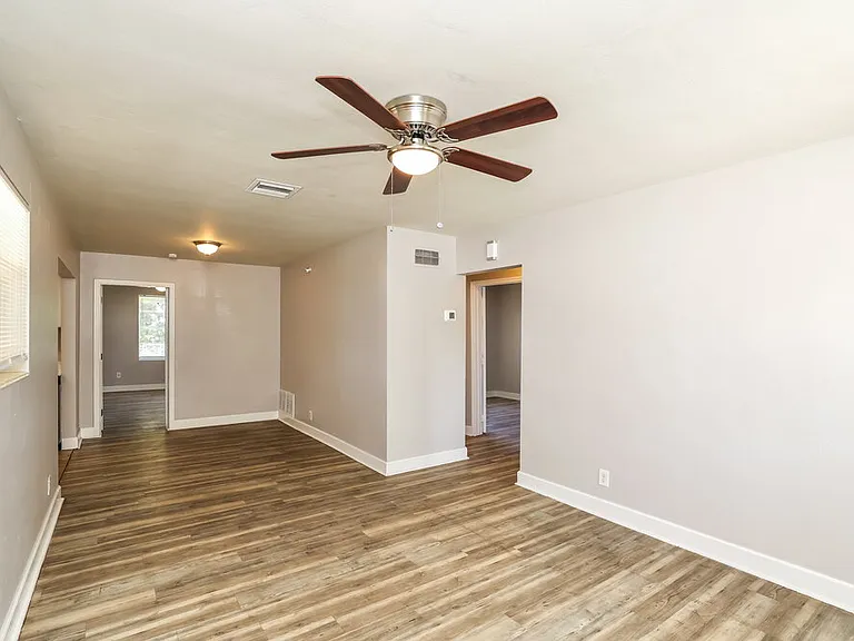 826 S D St — Photo 4