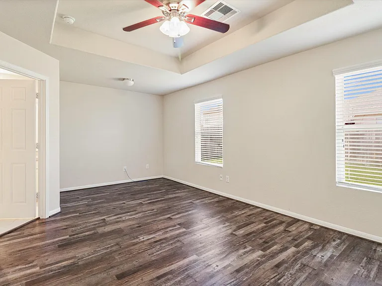 15118 Vincennes Oak St — Photo 11