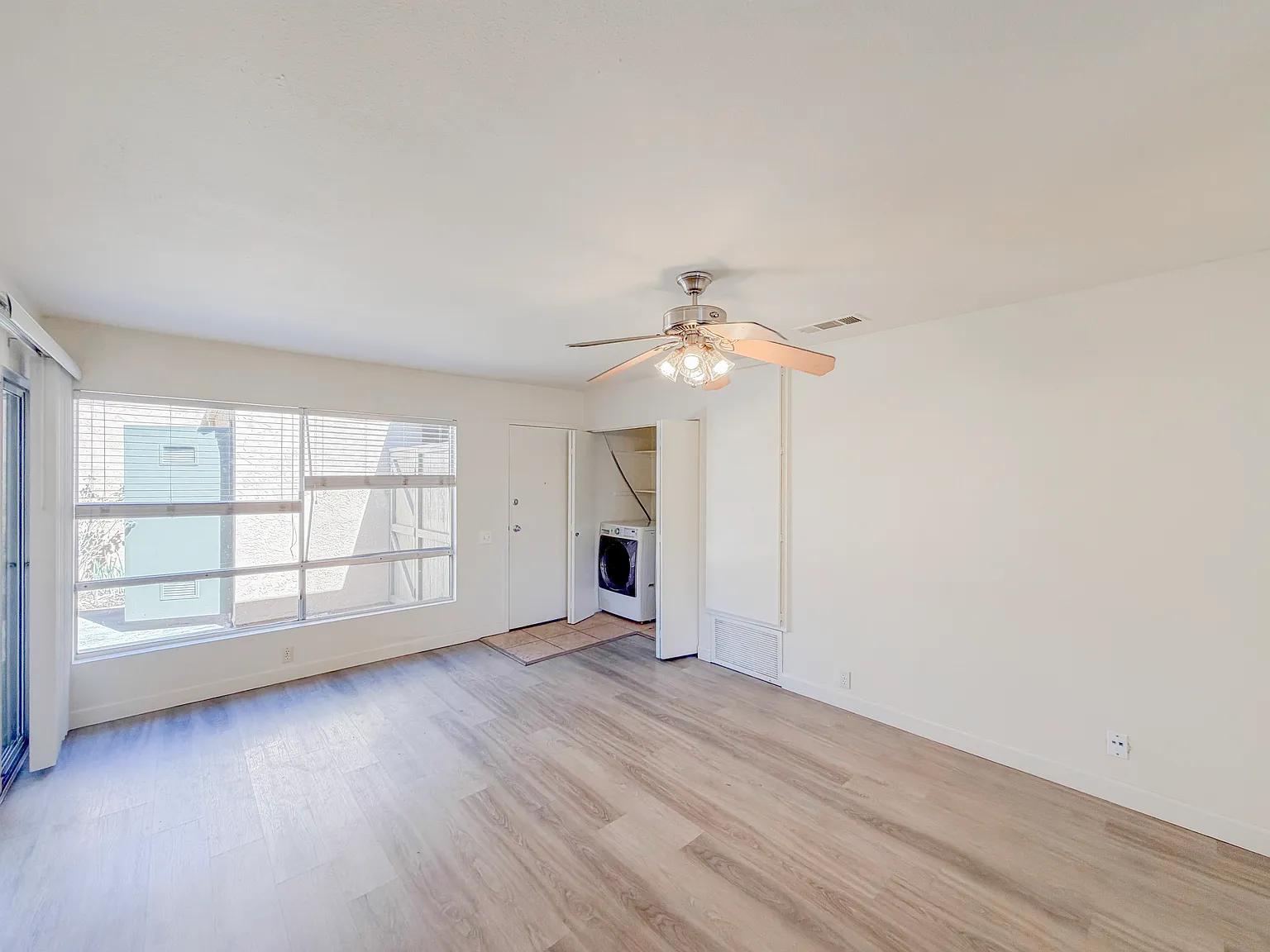 3 bed, 1239 sqft, $3,600 — Photo 4