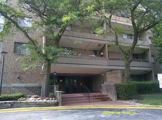 5 E Carriageway Dr APT 210, Hazel Crest, IL