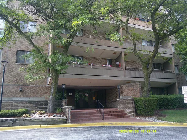 5 E Carriageway Dr APT 210, Hazel Crest, IL 60429