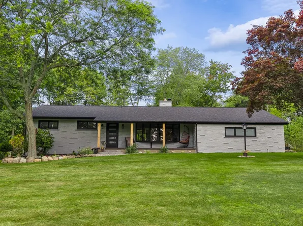 4130 Neptune Dr, Erie, PA 16506