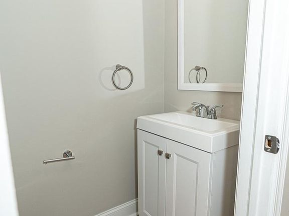4th image of 1605 Carswell St
