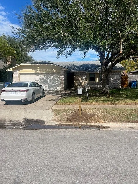 9570 Goldfinch Cir