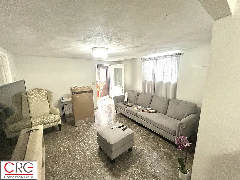118-120 Cottage St #1B — Photo 12