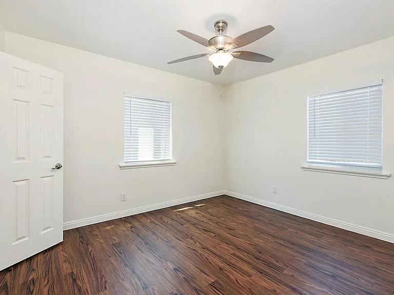 4033 Wilson Ave — Photo 8