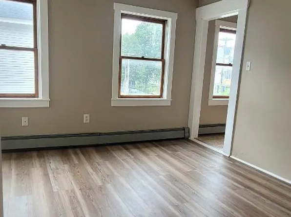 143 Central St APT 3, Woodsville, NH 03785