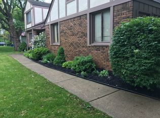 2480 Anchor Bay Ln, West Bloomfield, MI 48324